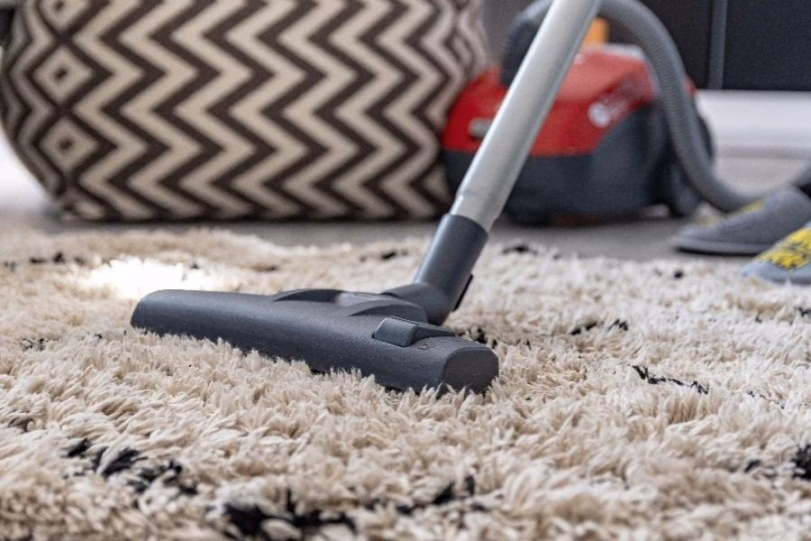Hướng dẫn vệ sinh thảm trải sàn đúng cách và hiệu quả